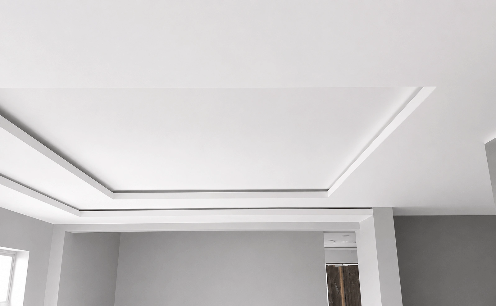 Perfectly finished and painted modern ceiling