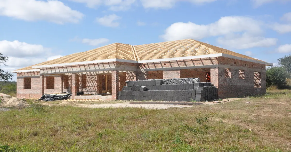 Worringham Double Roman Tiles On Timber Trusses – photo 1