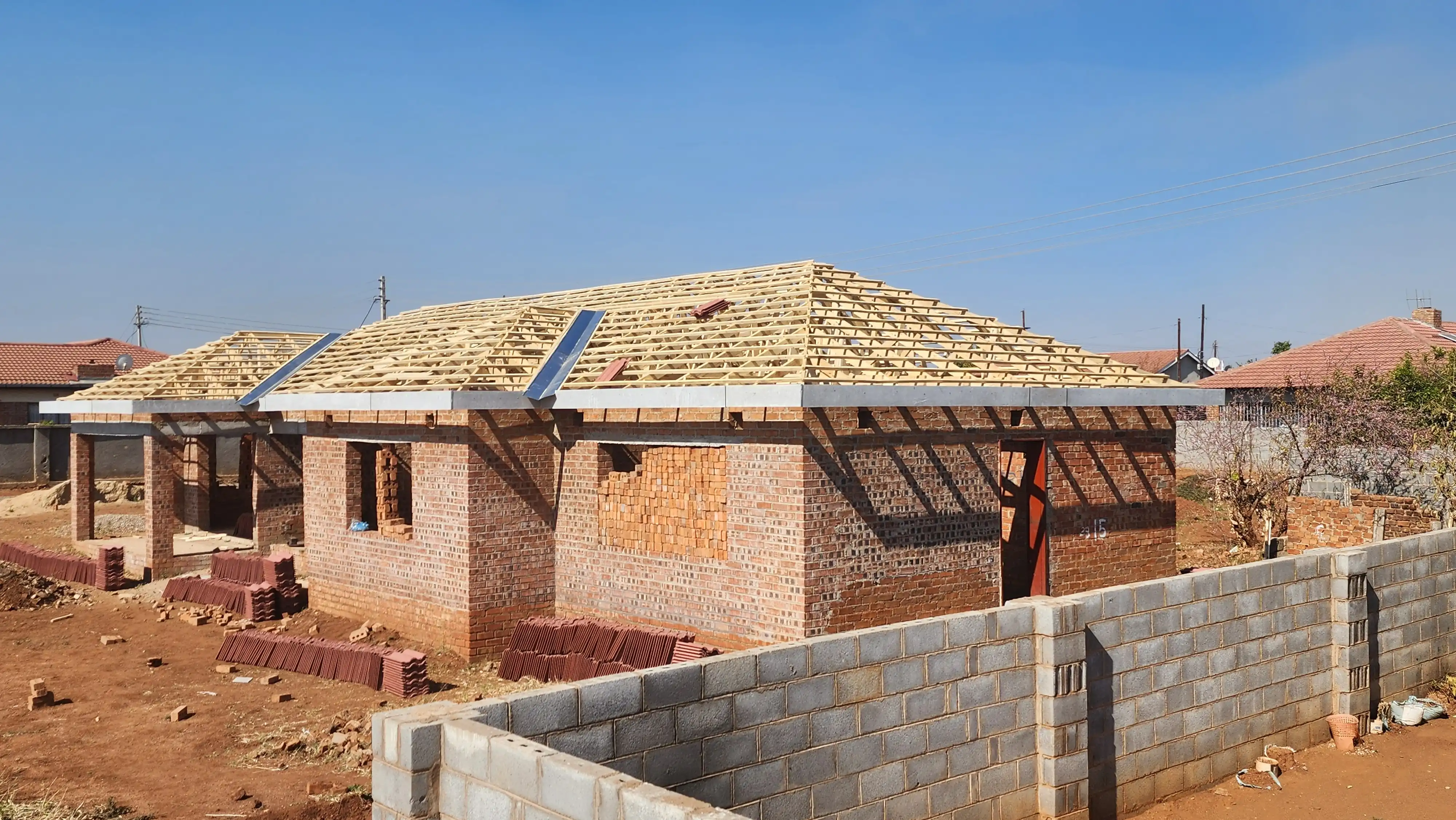 “They Said It Was Just Another House… But What Happened on This Roof Changed Everything!”